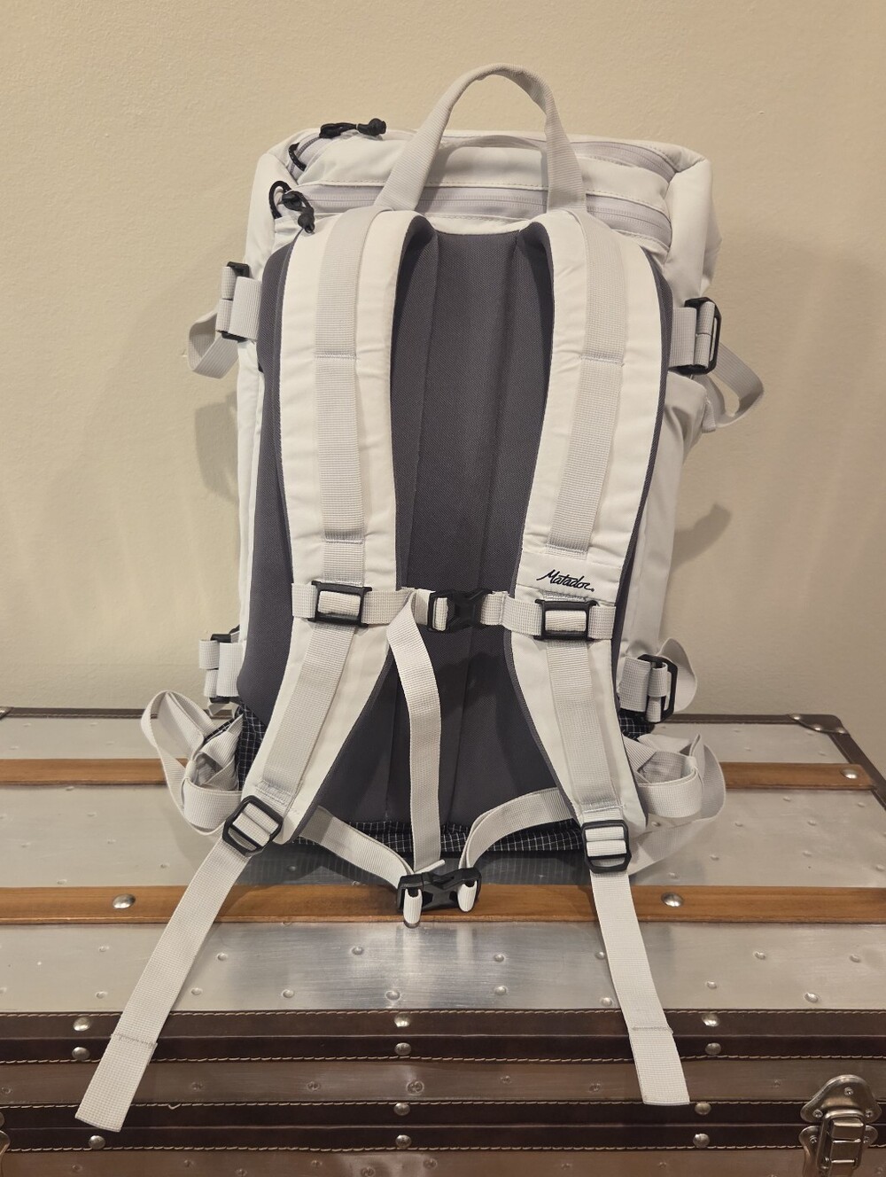 Matador SEG28 Carryon Compliant 28L Backpack in Artic White - Picture 3 of 8